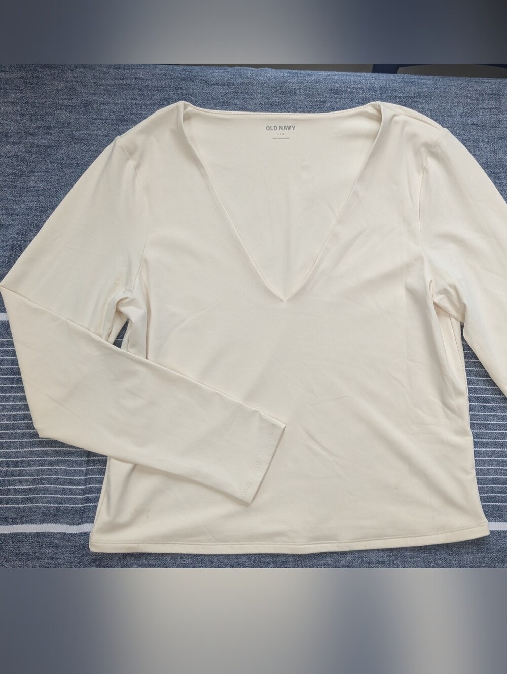 Old Navy Cream V-Neck Long Sleeve Top